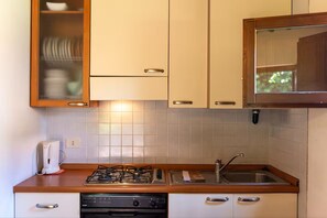 Comfort Apartment, 2 Bedrooms | Private kitchen - Apartment in Laterina With Pool (Pergine Valdarno)