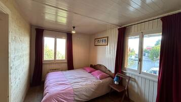 Classic Chalet, 4 Bedrooms | 9 bedrooms, iron/ironing board, bed sheets