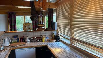 Classic Chalet, 4 Bedrooms | Private kitchen | Fridge, microwave, oven, dishwasher