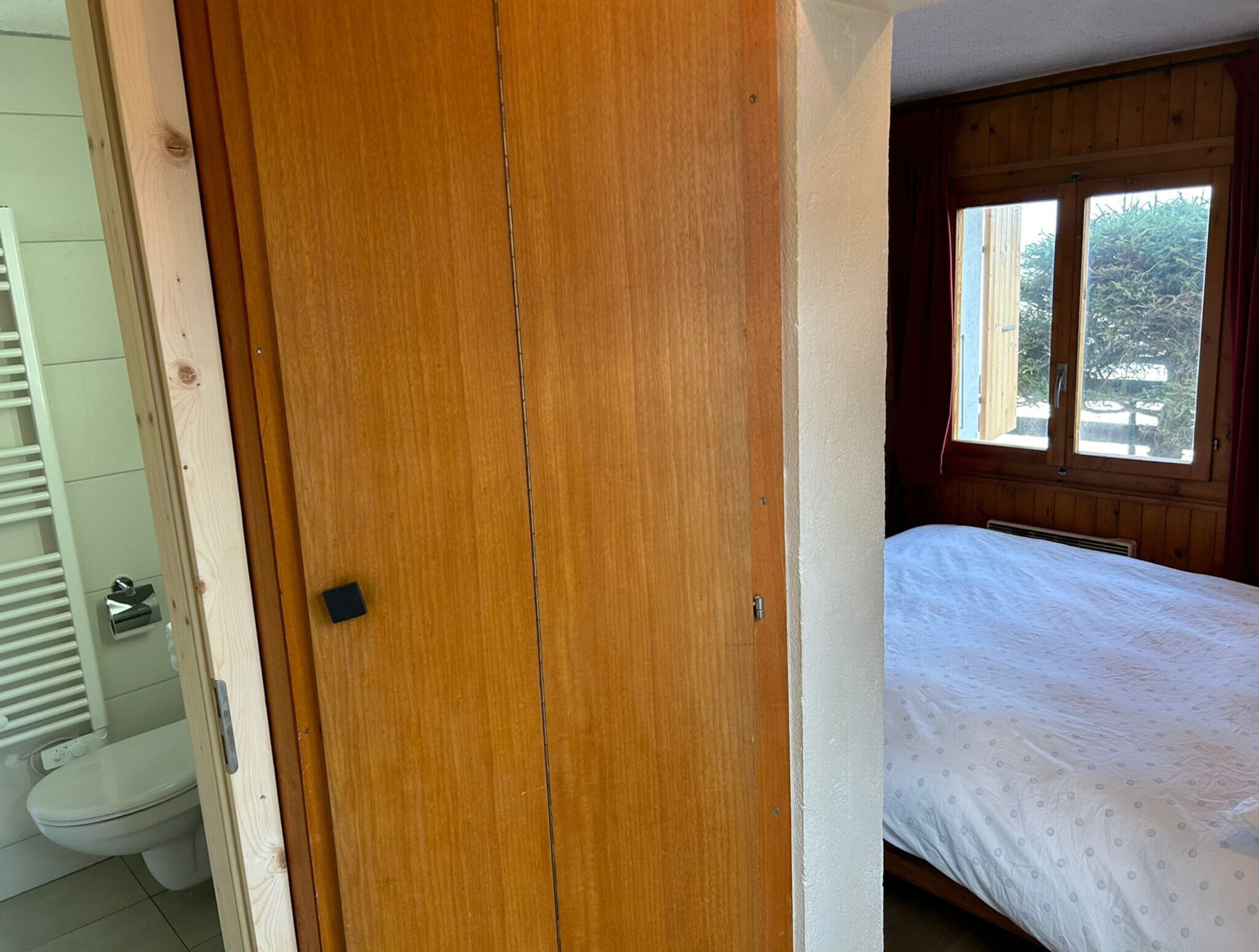 9 kamar tidur, setrika/meja setrika, dan seprai linen