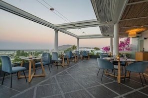 Restaurant - Aressana Spa Hotel & Suites - Small Luxury Hotels of the World (Santorini)