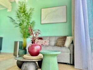 Smart TV, books, video library - Caribbean Court Resort - Loft Apartment Bonaire - Free Airport Transfer and Pool (Kralendijk)