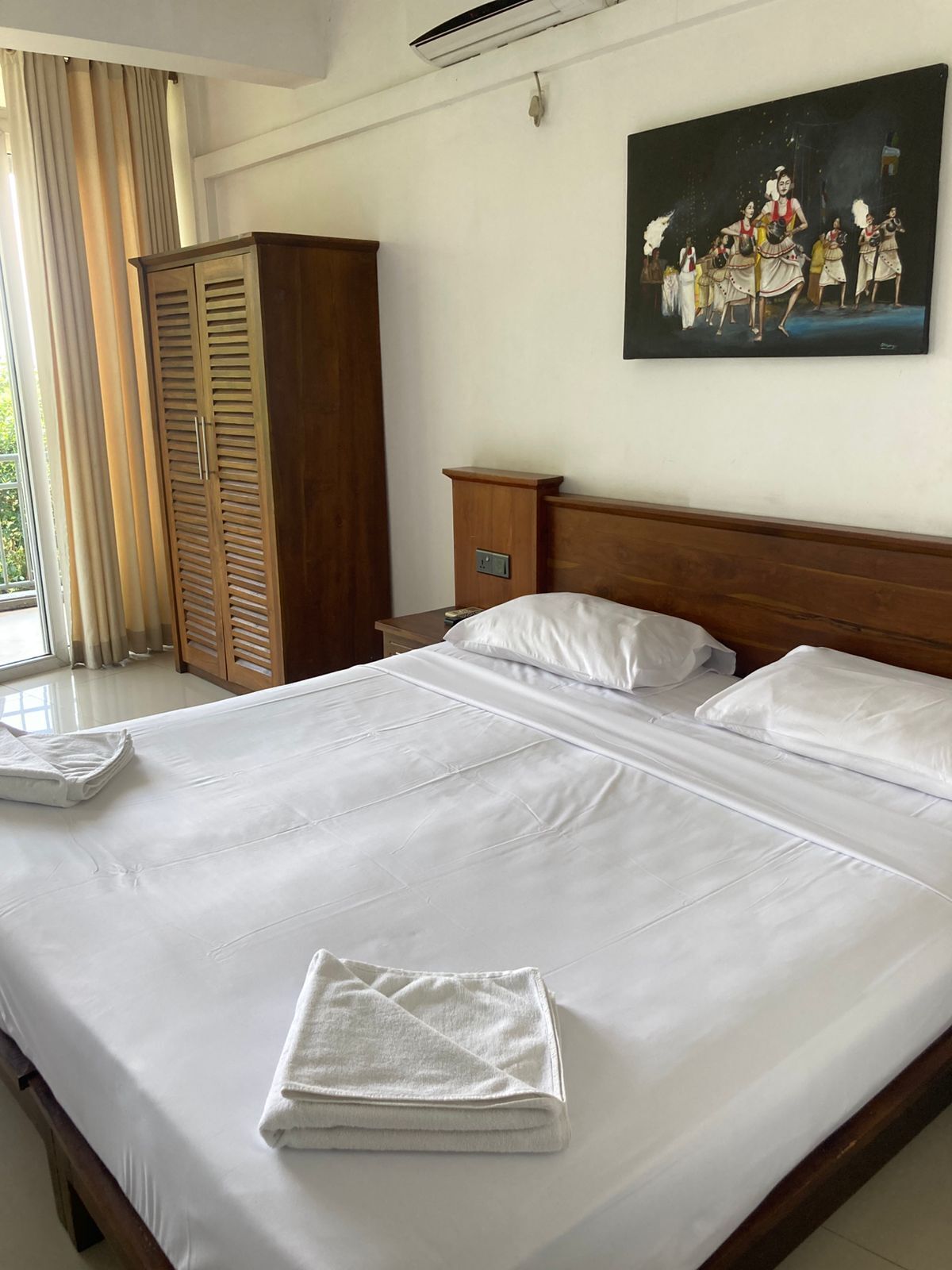 Desk, soundproofing, iron/ironing board, free WiFi
