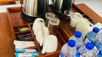 Kahden hengen superior-huone, parveke, järvinäköala | Kahvia ja/tai kahvinkeitin