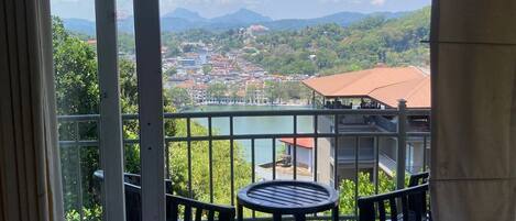 Superior Double Room, Balcony, Lake View | Dining