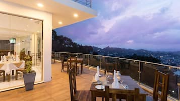 Tempat makan outdoor