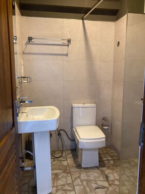 Chambre Deluxe, balcon, vue ville | Salle de bain