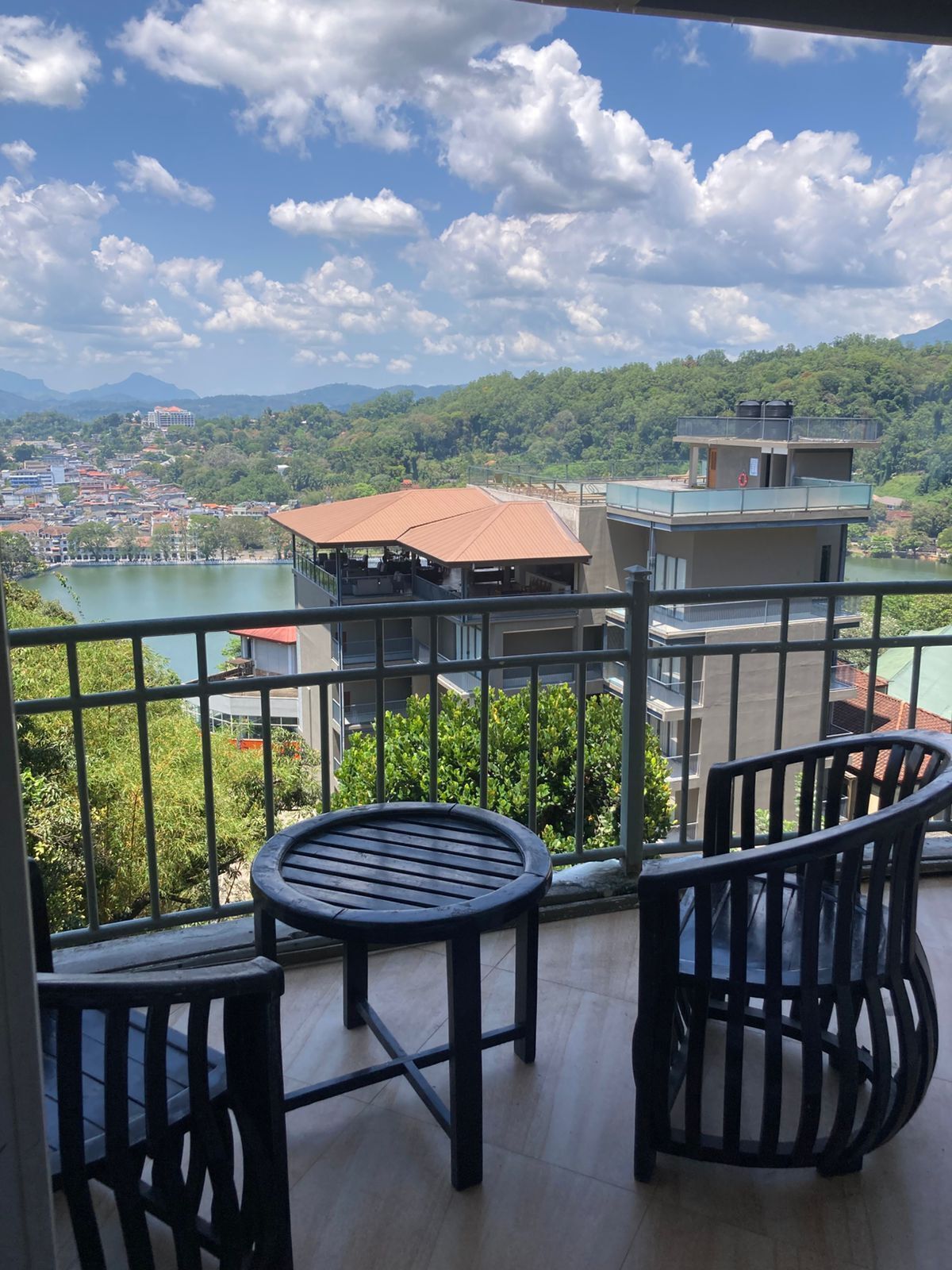 Superior-Doppelzimmer, Balkon, Seeblick | Unterkunftsgelände