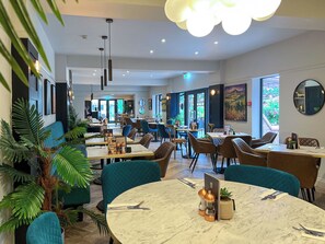 Dining - Peaceful Corner Lodge (Great Ayton)