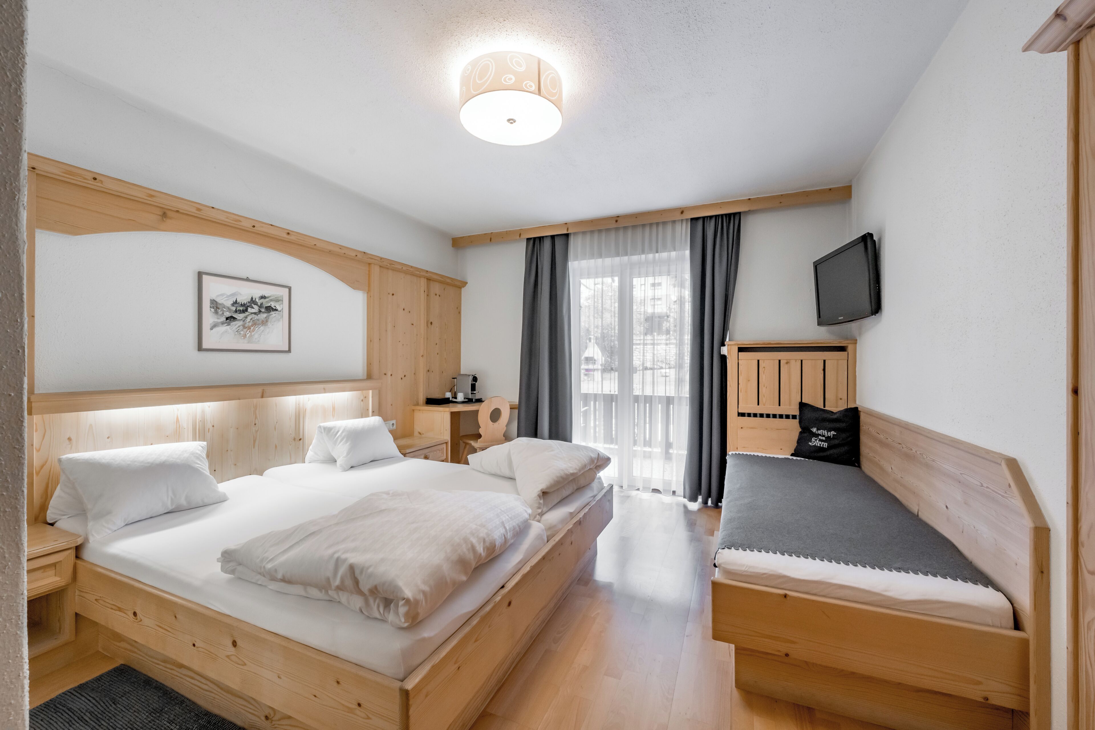 Habitació triple Comfort, balcó, vistes al jardí