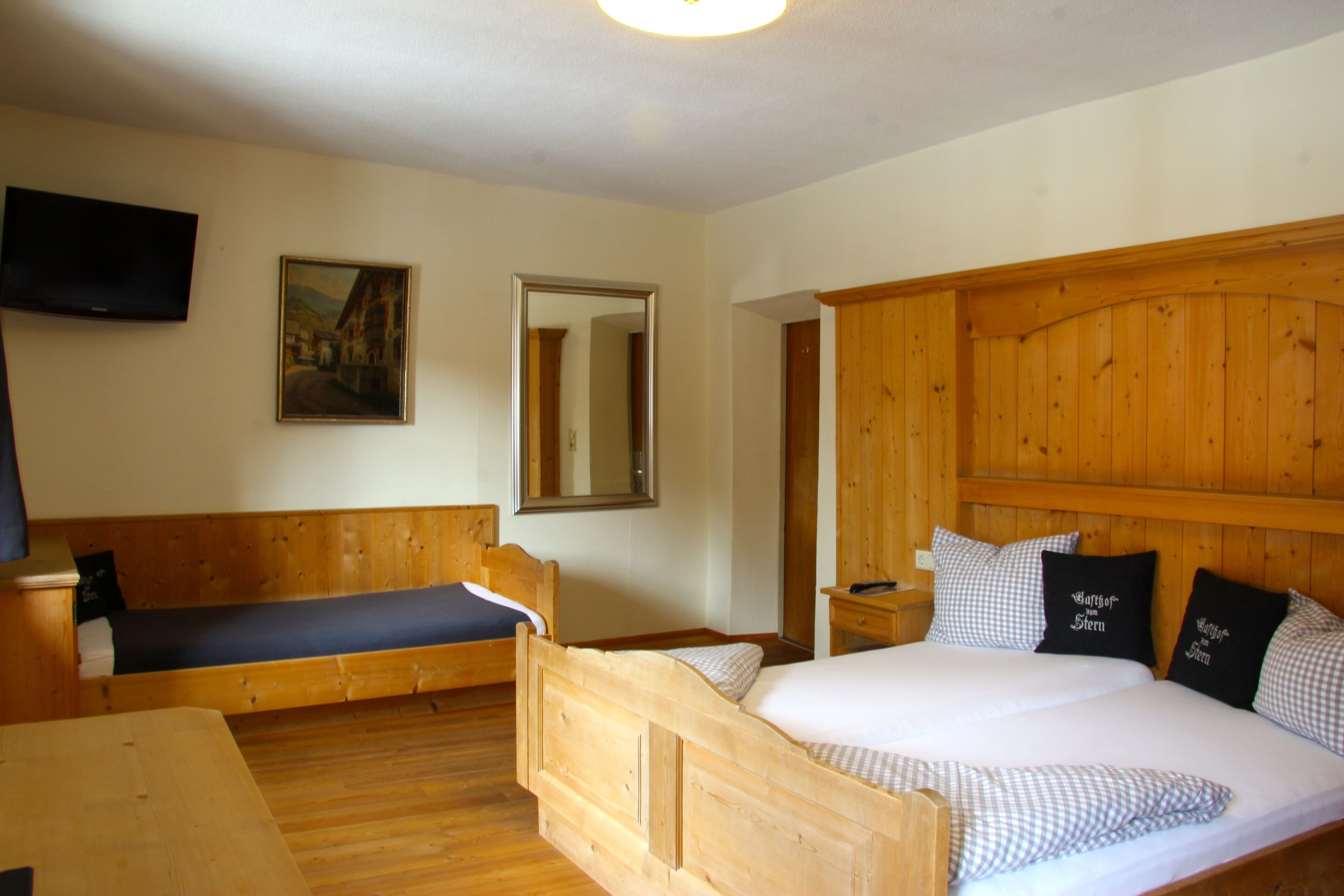 Habitación triple clásica, vista a la ciudad | Baño