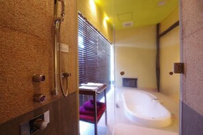 Deluxe Double Room, Non Smoking, Lanai | Bathroom