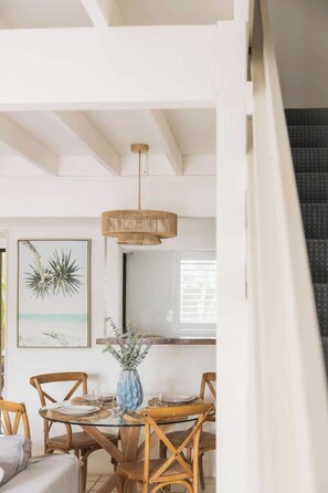 Dining - A Noosa Gem on Noosa Parade - close to everything (Noosa Heads)