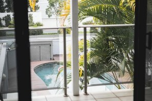 Pool - A Noosa Gem on Noosa Parade - close to everything (Noosa Heads)