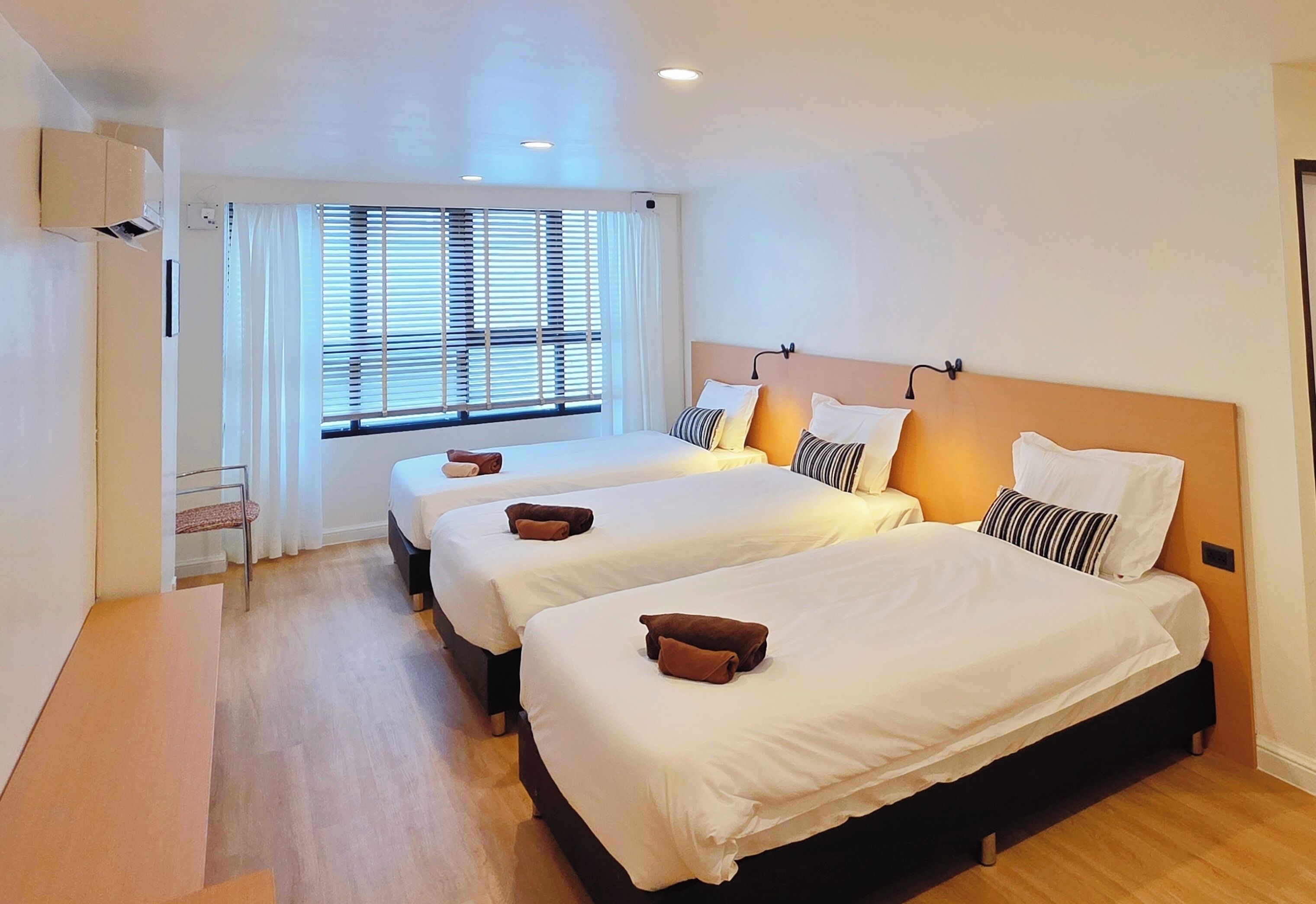 Comfort Triple Room, 3 Twin Beds | Desk, laptop workspace, blackout drapes, free WiFi
