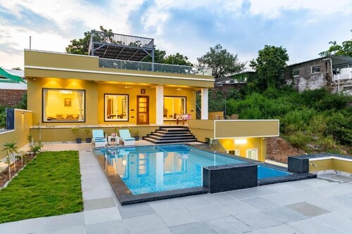ELIVAAS Lakemount | 2 BHK with Pvt Pool at Fatehsagar Lake