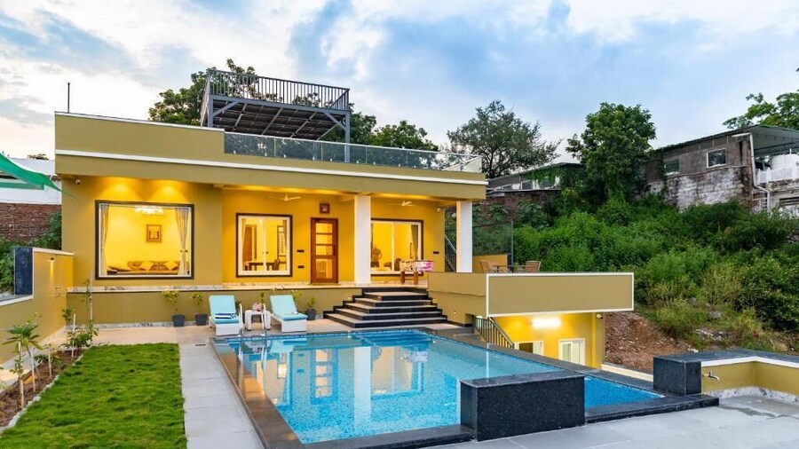 ELIVAAS Lakemount | 2 BHK with Pvt Pool at Fatehsagar Lake