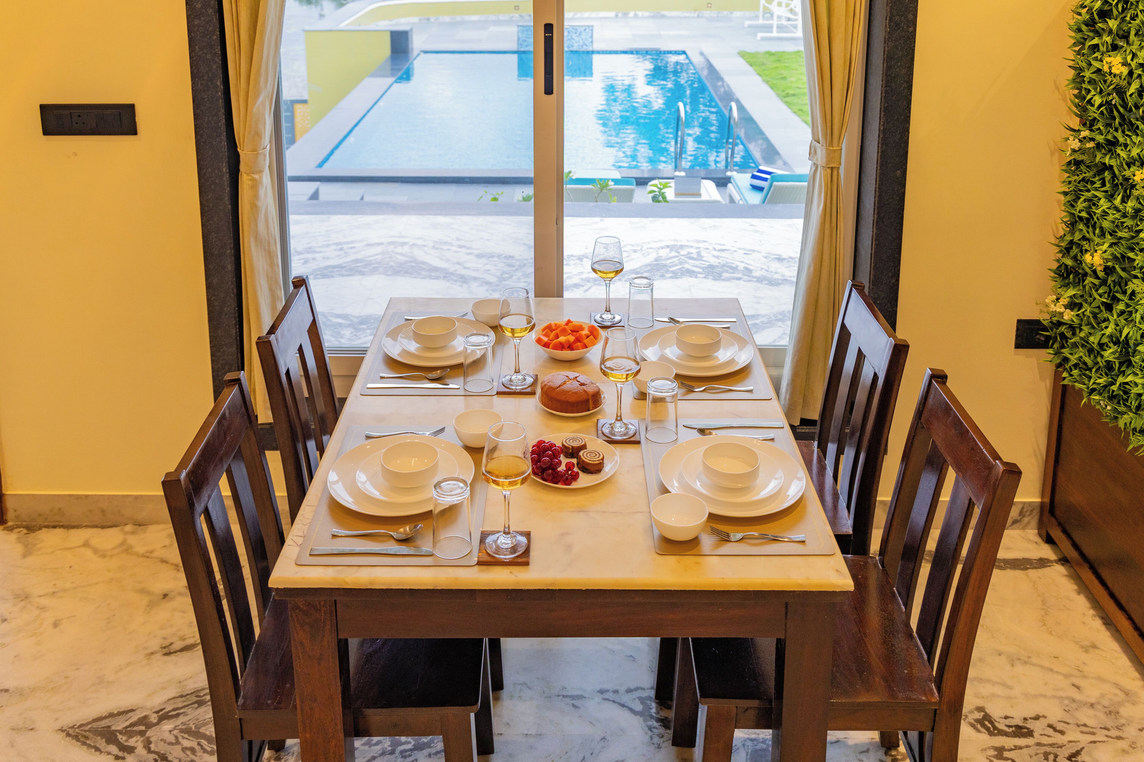 Deluxe Villa | Dining