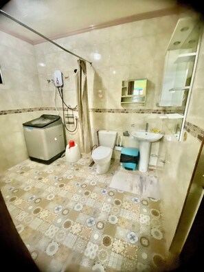 Hair dryer, towels, soap - Lens Staycation Serene 2-BDR-1BR-KTCHN-Wifihouse with AC in peaceful Panabo (Panabo)