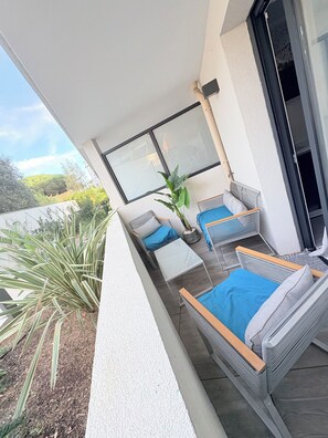 Terrace/patio - Duplex near beach, center, restaurants and marina - wifi coffee tea (Cavalaire-sur-Mer)