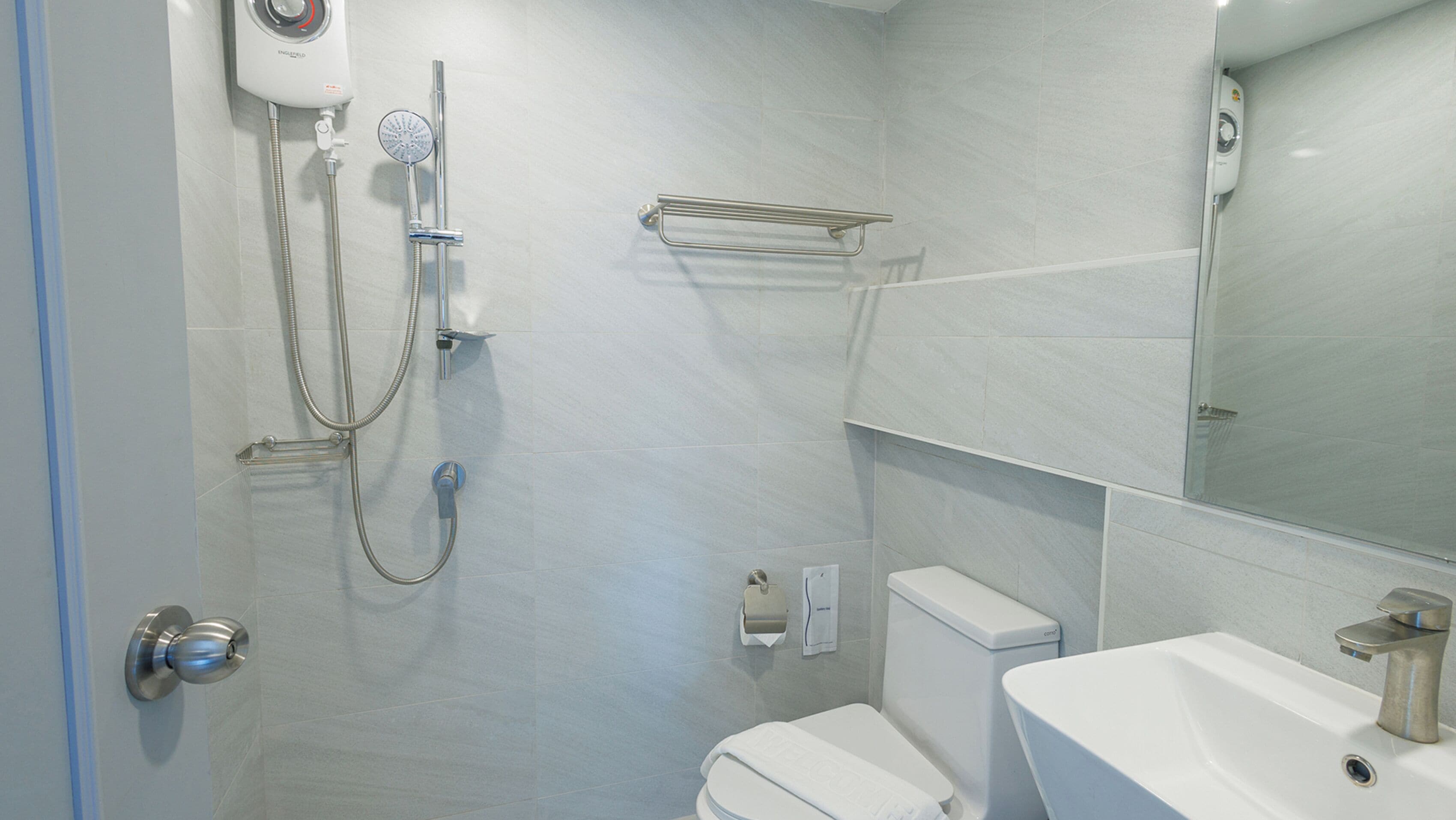 Superior Premier Room | Baño | Ducha, cabezal de ducha tipo lluvia, secador de pelo y toallas