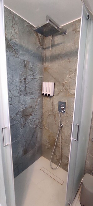 Shower, hair dryer, towels, soap - Panoramic Sea View Maisonette in Eretria | Private Family Retreat (Eretria)