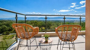 Property grounds - Panoramic Sea View Maisonette in Eretria | Private Family Retreat (Eretria)