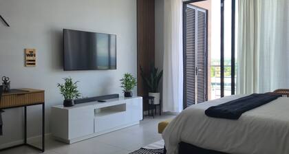 City View Luxury Condo, pool, security, gym, free parking.