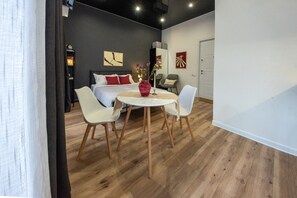 Studio | Mörkläggningsgardiner, strykjärn/strykbräda och gratis wi-fi