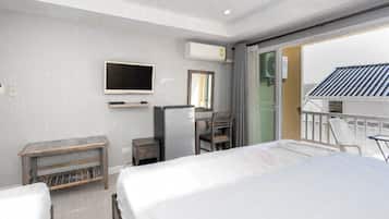 Eenvoudig appartement, balkon, uitzicht op zee