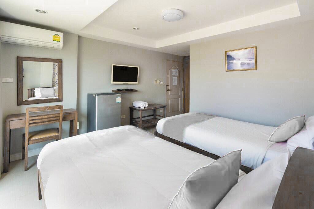 Basic Apartment, Balcony