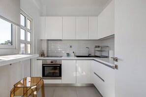 Private kitchen - Cozy One-Bedroom Vouliagmeni (Vouliagmeni)