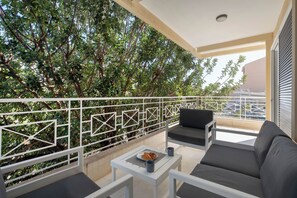 Terrace/patio - Cozy One-Bedroom Vouliagmeni (Vouliagmeni)