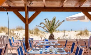 Outdoor dining - Villa Pedras del Rei (Tavira)
