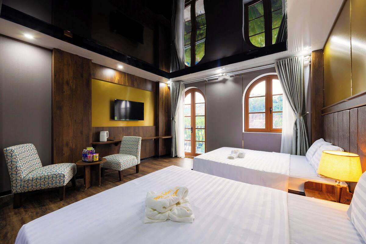 Family Quadruple Room, Balcony, City View | Meja, langsir/tirai gelap terus, Wi-fi percuma, cadar katil 