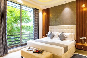 Deluxe Villa, Balcony, Garden View