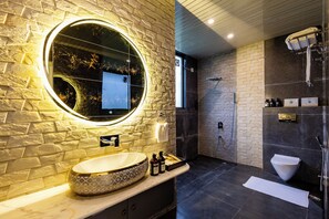 Deluxe Villa, Balcony, Garden View | Bathroom - ELIVAAS Shreya Blossom 4 BHK With Pool (Kavita)