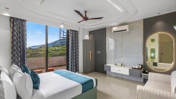 Villa Deluxe, balcón, vista al jardín | Tabla de planchar con plancha y wifi gratis
