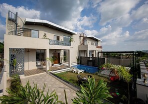 Exterior - ELIVAAS Shreya Blossom 4 BHK With Pool (Kavita)