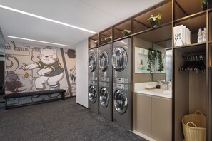 Interior - Wanda Yi Urumqi Railway Station (Ürümqi)