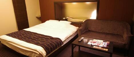 Double Room, Smoking