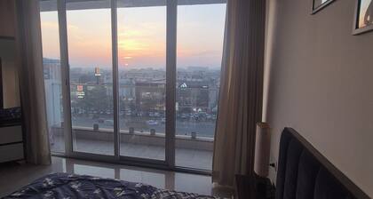 Studio Apartment where comfort meets panormic city view-room w/private balcony
