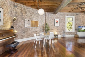 Interior - New York-Style Loft in Sydney CBD (Darlinghurst)