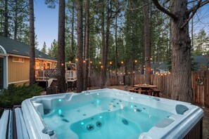 Outdoor spa tub - Santa Clara Blvd - Santa Clara Blvd - (Big Bear Lake)