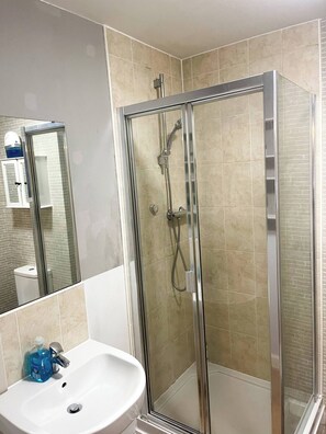 Bathroom - Urban Blue en-suite room Netflix, Fast WiFi & Free Parking (Wolverhampton)