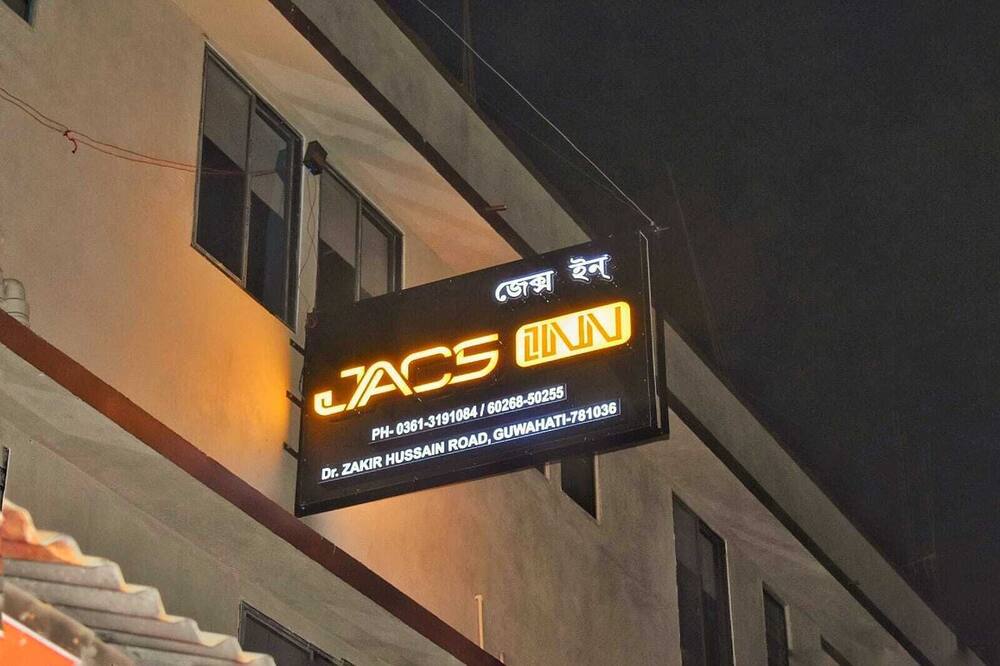 Hotel Jacs Inn