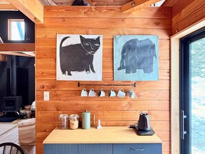 Interior - Cozy Cabin Near Lake Toya and Ski resorts - Nature Retreat with Fast WiFi (洞爺湖町)