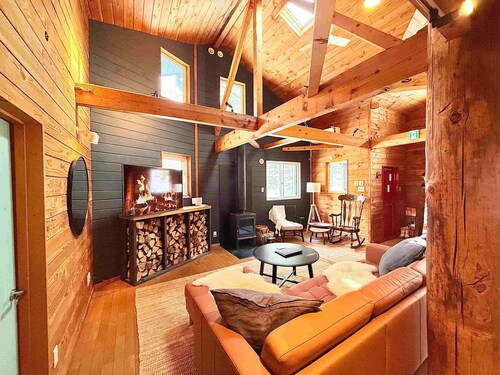 Cozy Cabin Near Lake Toya and Ski resorts - Nature Retreat with Fast WiFi