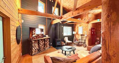 Cozy Cabin Near Lake Toya and Ski resorts - Nature Retreat with Fast WiFi