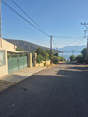 Property grounds - Seaside studio in Greece with SPA and swimming pool 50 metres from the sea (Skroponeria)